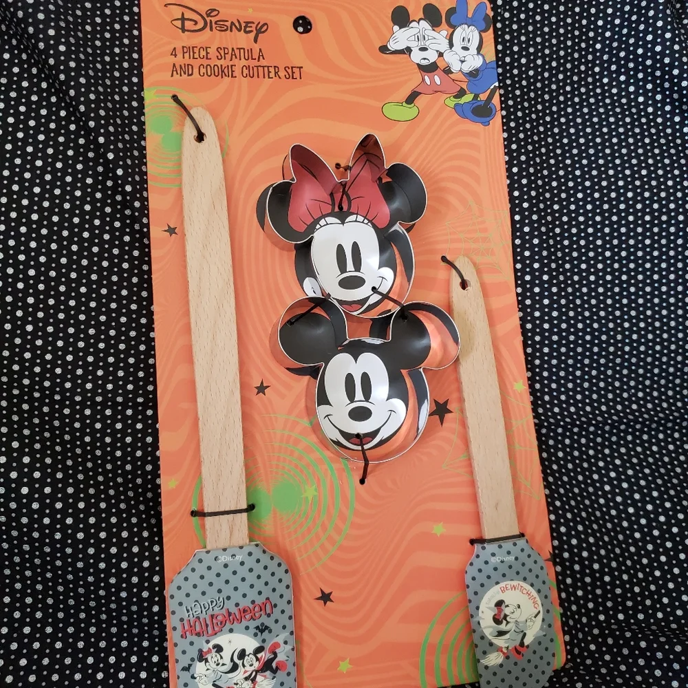 Mickey and Minnie mouse Halloween utensils